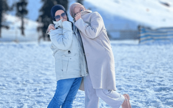 Winter Kashmir 2026, ski Gulmarg, musim dingin Srinagar, petualangan Himalaya, liburan musim dingin, wisata Kashmir, lereng bersalju, liburan musim dingin.