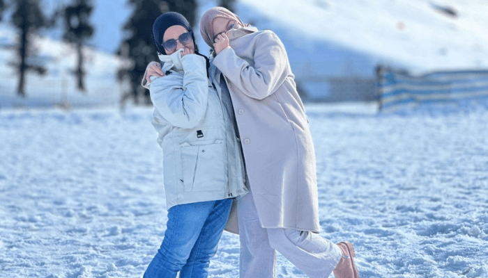 Winter Kashmir 2026, ski Gulmarg, musim dingin Srinagar, petualangan Himalaya, liburan musim dingin, wisata Kashmir, lereng bersalju, liburan musim dingin.