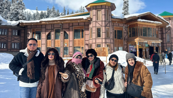 Kashmir Halal Tour musim dingin: Nikmati salju & makanan halal di Gulmarg. Paket open trip Kashmir dari Malaysia. Daftar!